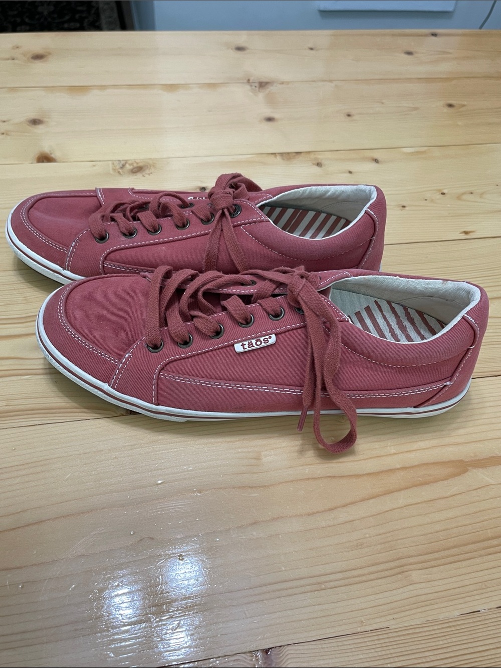 Taos Footwear Moc Star Canvas Sneakers Bruschetta Distressed Red Pink Size 9.5 - Picture 4 of 15